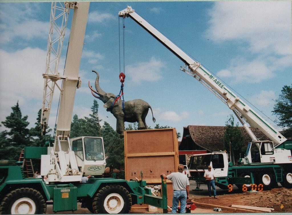tuska elephant statue